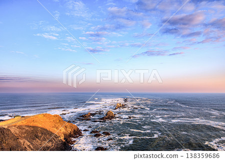 北海道樋茂岬的壯麗日落和浩瀚海洋。 138359686