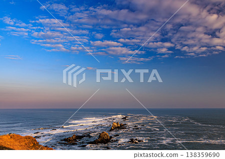 從北海道樋茂岬看到的日落景色，視野開闊，天空壯麗。 138359690