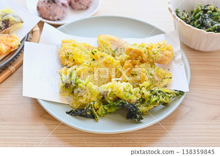 Spring delicacies: Tempura 138359845