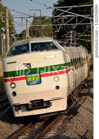 189系特快列車梓號在中央本線運行 189系特快列車梓號在中央本線運行 138359994