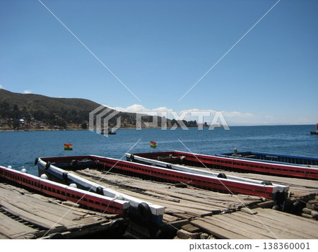 A view of the Tikina ferry crossing Lake Titicaca. 138360001