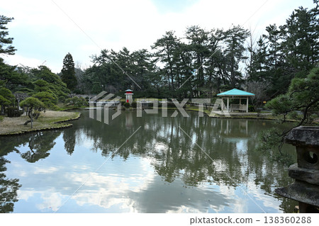 Hakusan Shrine (Chuo Ward, Niigata City, Niigata Prefecture) boasts a beautiful garden. Hakusan Shrine (Chuo Ward, Niigata City, Niigata Prefecture) boasts a beautiful garden. 138360288