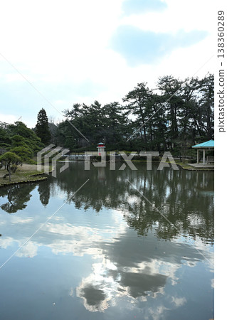 Hakusan Shrine (Chuo Ward, Niigata City, Niigata Prefecture) boasts a beautiful garden. Hakusan Shrine (Chuo Ward, Niigata City, Niigata Prefecture) boasts a beautiful garden. 138360289