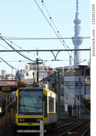 都電荒川線 東京櫻花電車和東京晴空塔 都電荒川線 東京櫻花電車和東京晴空塔 138361009