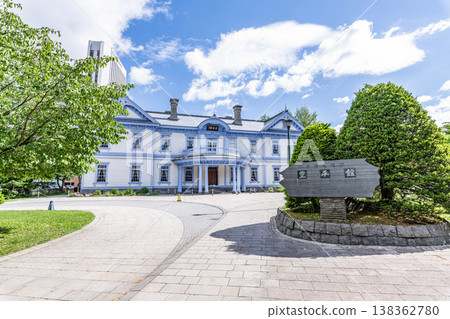 豐平館，一座被指定為國家重要文化財產的西式建築，位於北海道札幌市。 138362780