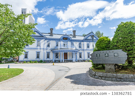 豐平館，一座被指定為國家重要文化財產的西式建築，位於北海道札幌市。 138362781