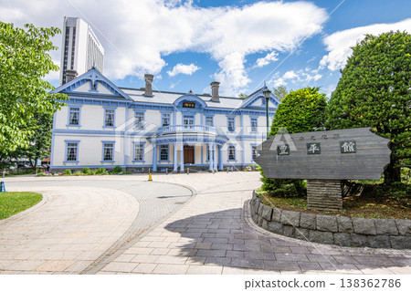 豐平館，一座被指定為國家重要文化財產的西式建築，位於北海道札幌市。 138362786