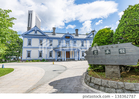 豐平館，一座被指定為國家重要文化財產的西式建築，位於北海道札幌市。 138362787