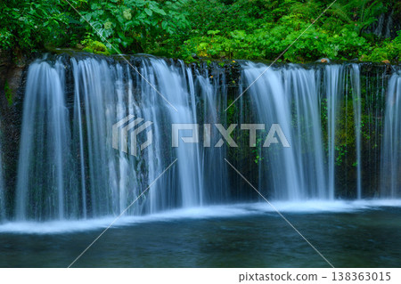 [Karuizawa] The smooth flow of water at Shiraito Falls captured with a slow shutter speed. 138363015