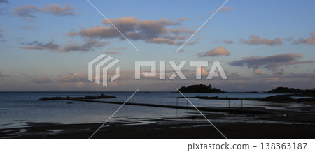 Lake Vanern after sunset, view from Vita Sannar, Sweden. 138363187
