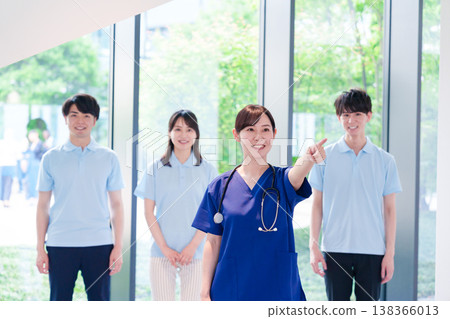 醫護人員和醫生的合影 醫護人員和醫生的合影 138366013