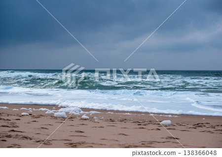 Dramatic Coastal Scene Waves and Cliff on Beach 138366048