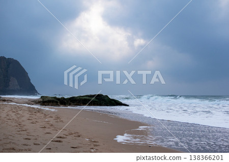 Waves Hitting Rocky Cliff Beach in Sunny Weather Waves Hitting Rocky Cliff Beach in Sunny Weather 138366201