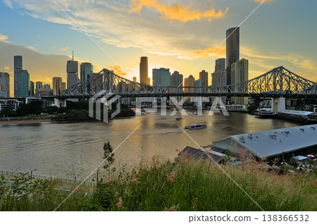 The skyline of Brisbane and the Story Bridge 138366532