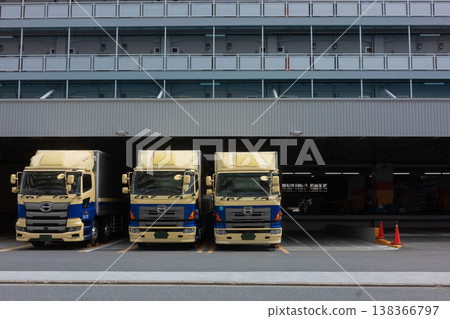Japanese logistics, parcel delivery, transportation companies, logistics centers, shipping companies, delivery trucks, Japanese logistics, parcel delivery, transportation companies, logistics centers, shipping companies, delivery trucks, 138366797
