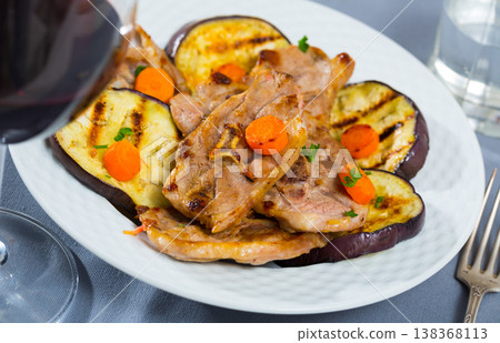 Barbecued lamb chops with aubergine Barbecued lamb chops with aubergine 138368113