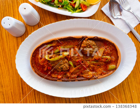 Izmir kofte, turkish dish of spicy meatballs 138368348