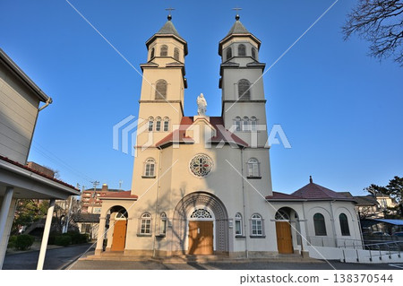 Catholic Niigata Church, standing out against the blue sky (Chuo Ward, Niigata City, Niigata Prefecture) Catholic Niigata Church, standing out against the blue sky (Chuo Ward, Niigata City, Niigata Prefecture) 138370544