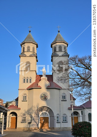 Catholic Niigata Church, standing out against the blue sky (Chuo Ward, Niigata City, Niigata Prefecture) 138370545