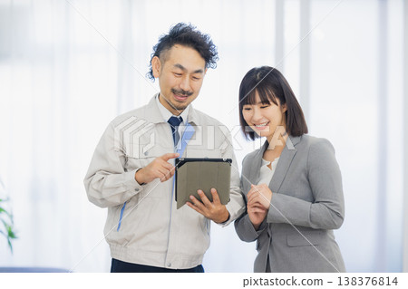 女商人和工人 女商人和工人 138376814
