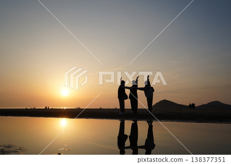 朝著夕陽 朝著夕陽 138377351