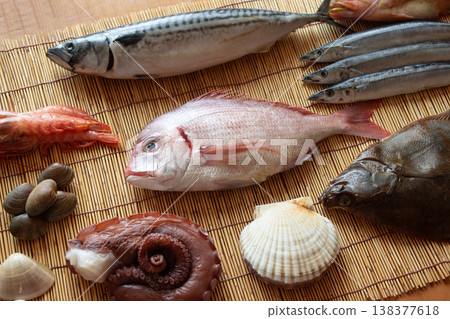 Common seafood (5) Common seafood (5) 138377618