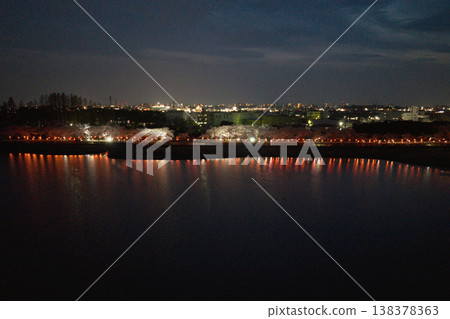 Night view of Kawagoe City and cherry blossoms in full bloom at Isanuma Lake, Kawagoe City, Saitama Prefecture (aerial photography by drone) 138378363