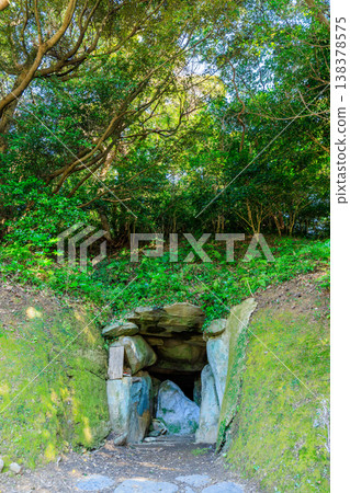 Oni no Iwaya Kofun (Demon's Cave Tumulus) in Spring, Iki City, Nagasaki Prefecture Oni no Iwaya Kofun (Demon's Cave Tumulus) in Spring, Iki City, Nagasaki Prefecture 138378575