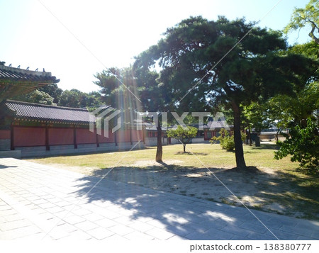 Donhwamun Gate, Jungdeok Palace, South Korea 138380777