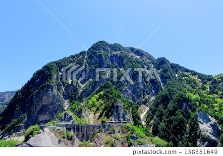 五月的黑部水壩;信州的自然風光;信州的景色;信州的風景 五月的黑部水壩;信州的自然風光;信州的景色;信州的風景 138381649