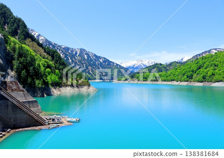 五月的黑部水壩;信州的自然風光;信州的景色;信州的風景 五月的黑部水壩;信州的自然風光;信州的景色;信州的風景 138381684