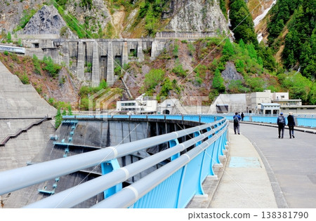 五月的黑部水壩;信州的自然風光;信州的景色;信州的風景 五月的黑部水壩;信州的自然風光;信州的景色;信州的風景 138381790