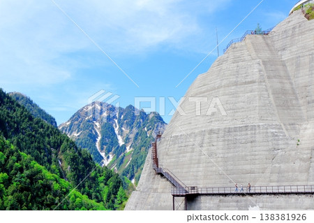 五月的黑部水壩;信州的自然風光;信州的景色;信州的風景 五月的黑部水壩;信州的自然風光;信州的景色;信州的風景 138381926