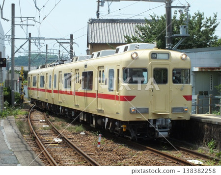 Meitetsu 6000 series, train set 6013 (photographed at Katahara Station) 138382258