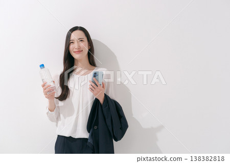 女商人飲用水 138382818