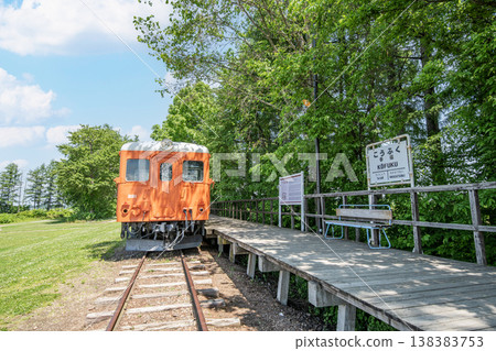 北海道帶廣市原 JNR 廣尾線興福站保存的 Kiha 22 系列機車 221 號機車和月台。 北海道帶廣市原 JNR 廣尾線興福站保存的 Kiha 22 系列機車 221 號機車和月台。 138383753