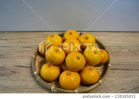 Early-ripening YN26 mandarins from Wakayama Prefecture Early-ripening YN26 mandarins from Wakayama Prefecture 138383831