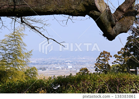 京都府八幡市:古樹和久我山的街景(從八幡區三條站附近出發)(早春) 京都府八幡市:古樹和久我山的街景(從八幡區三條站附近出發)(早春) 138383861
