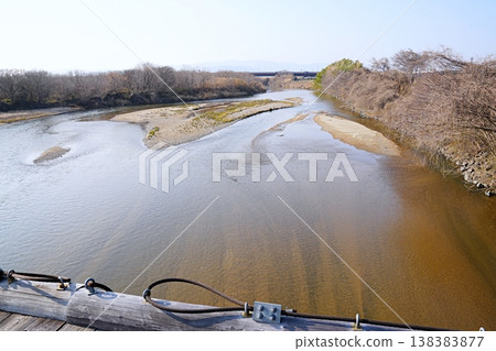 從京都久宮山流橋(上津屋橋)眺望木津川下游(初春) 從京都久宮山流橋(上津屋橋)眺望木津川下游(初春) 138383877