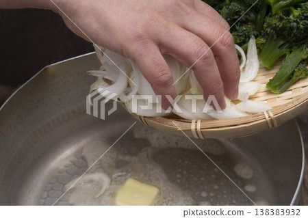 Steps to make broccoli potage Steps to make broccoli potage 138383932