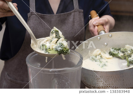 Steps to make broccoli potage Steps to make broccoli potage 138383948