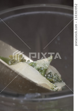 製作西蘭花濃湯的步驟 138383952