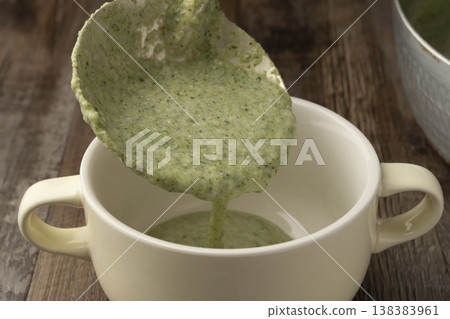 製作西蘭花濃湯的步驟 138383961