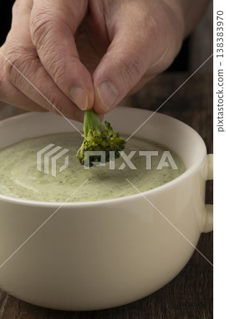 Steps to make broccoli potage 138383970