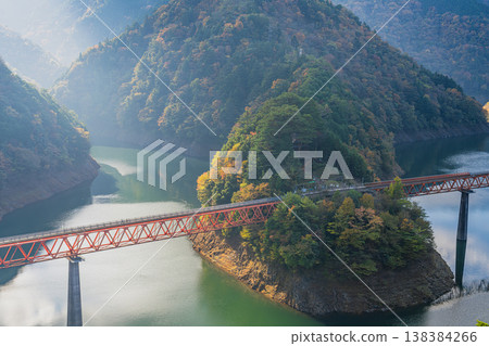 靜岡縣川根本町奧尾井城站的秋景 138384266