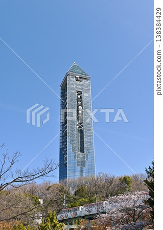 連接東山天空塔和動物園的單軌列車 連接東山天空塔和動物園的單軌列車 138384429