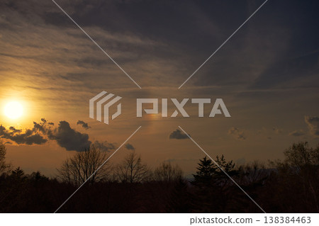 夕陽西下,一道淡淡的彩虹 夕陽西下,一道淡淡的彩虹 138384463