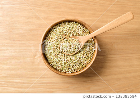 盛於盤中的蕎麥粒（來自北海道） 138385584