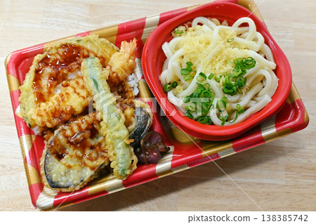 Tempura rice bowl and udon noodle set 138385742