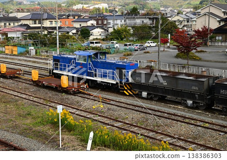 石灰石運輸列車停靠在森站,森站是三陸鐵道裡亞斯線最南端的車站。 石灰石運輸列車停靠在森站,森站是三陸鐵道裡亞斯線最南端的車站。 138386303